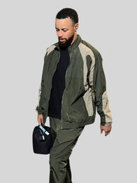 Undefeated x Air Jordan Stephen Curry Jacket Jacket unisex detail view 4 | Dash Racegear — Stephen Curry x Air Jordan Undefeated jacket in olive green, sporty design for everyday urban fashion wear.