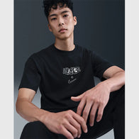 Nike Sportswear Solo Swoosh T-shirt Shirt unisex detail view 5 | Dash Racegear — Nike Solo Swoosh Sportswear Graphic Tee