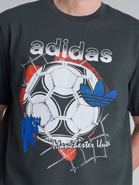 Manchester United x Adidas Graphic T-Shirt Shirt unisex detail view 6 | Dash Racegear — Manchester United x Adidas Graphic T-Shirt in White & Grey 2026 featuring premium comfort and timeless football-inspired everyday style.