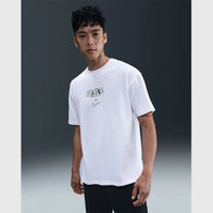 Nike Sportswear Solo Swoosh T-shirt Shirt unisex detail view 2 | Dash Racegear — Nike Sportswear Solo Swoosh Streetwear Tee