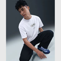 Nike Sportswear Solo Swoosh T-shirt Shirt unisex detail view 6 | Dash Racegear — Solo Swoosh Nike Sportswear Short Sleeve Tee