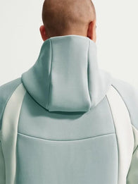 Nike Tech Fleece Colorblock Windrunner Jacket Jacket unisex detail view 4 | Dash Racegear — Full-zip Nike Tech Fleece Windrunner jacket with colorblock panels, unisex design made for comfort in everyday movement
