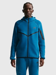 Nike Tech Windrunner Fleece Jacket Jacket unisex detail view 4 | Dash Racegear — Long zip Nike Tech fleece Windrunner 2026 jacket, black unisex design made for comfort, movement, and modern street style