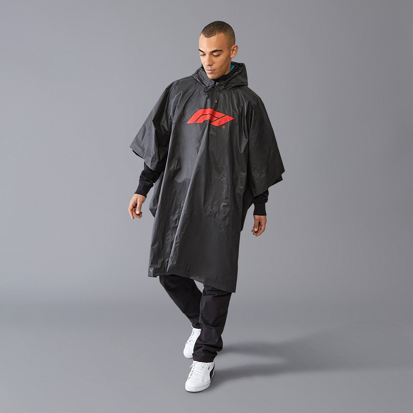 F1 FW LOGO PONCHO - black