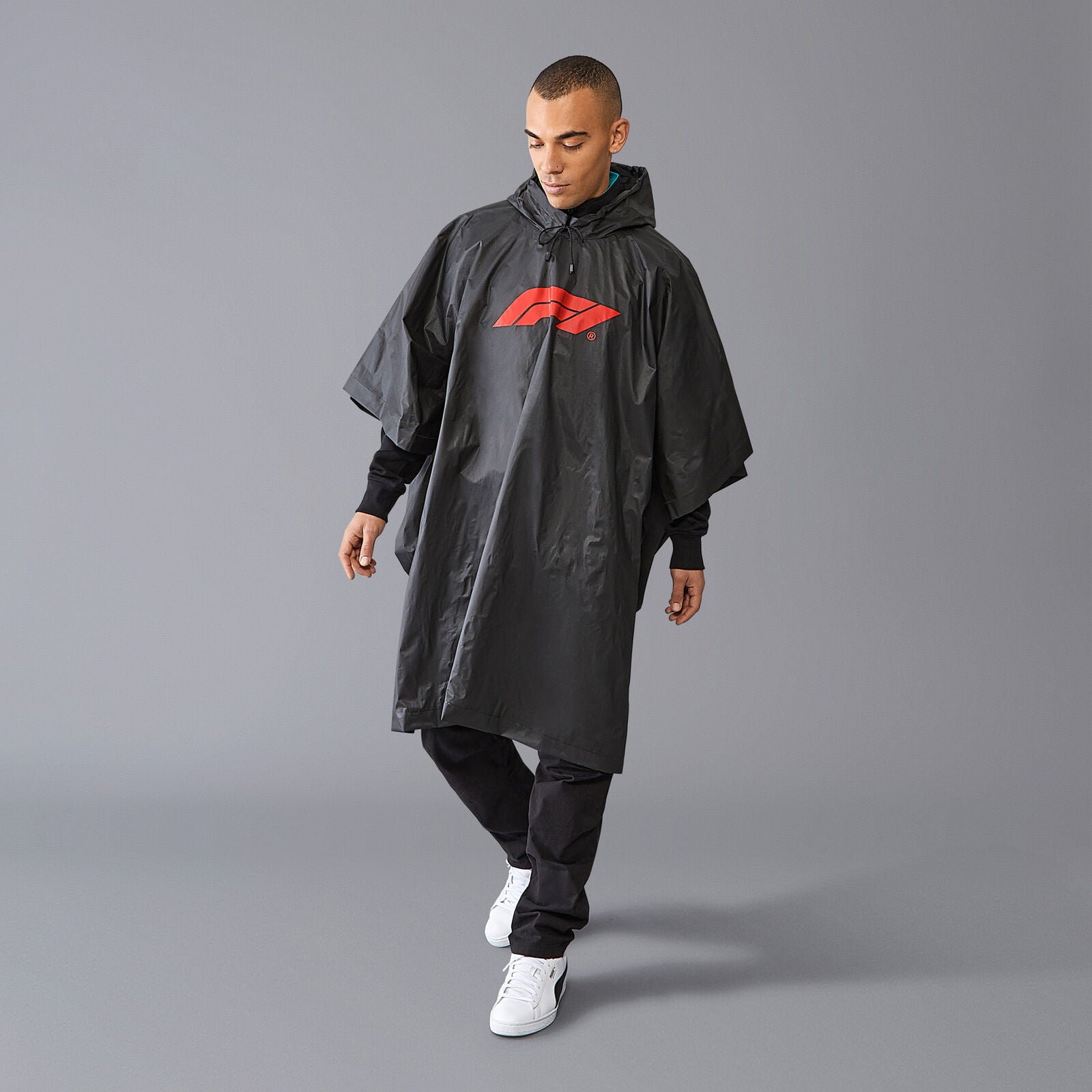 F1 FW LOGO PONCHO - black