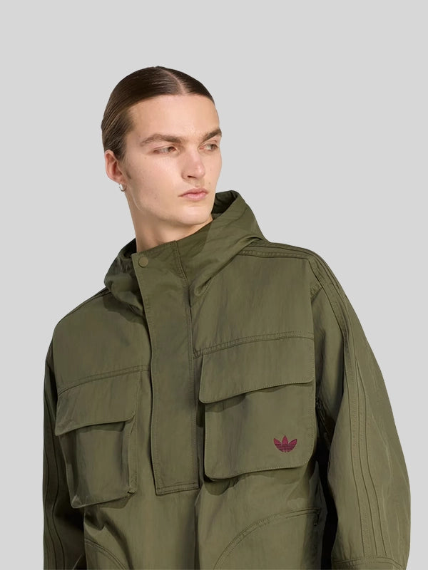 Vincent Kompany Adidas Jacket Jacket unisex detail view 4 | Dash Racegear — Vincent Kompany olive green Adidas jacket, breathable sporty fabric, unisex fit for training and casual outings.