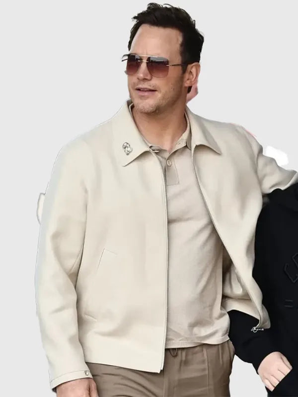 Chris Pratt F1 Japanese Grand Prix 2026 Jacket Jacket unisex detail view 3 | Dash Racegear — Beige leather Chris Pratt 2026 F1 jacket, ideal for motorsport enthusiasts and streetwear looks.
