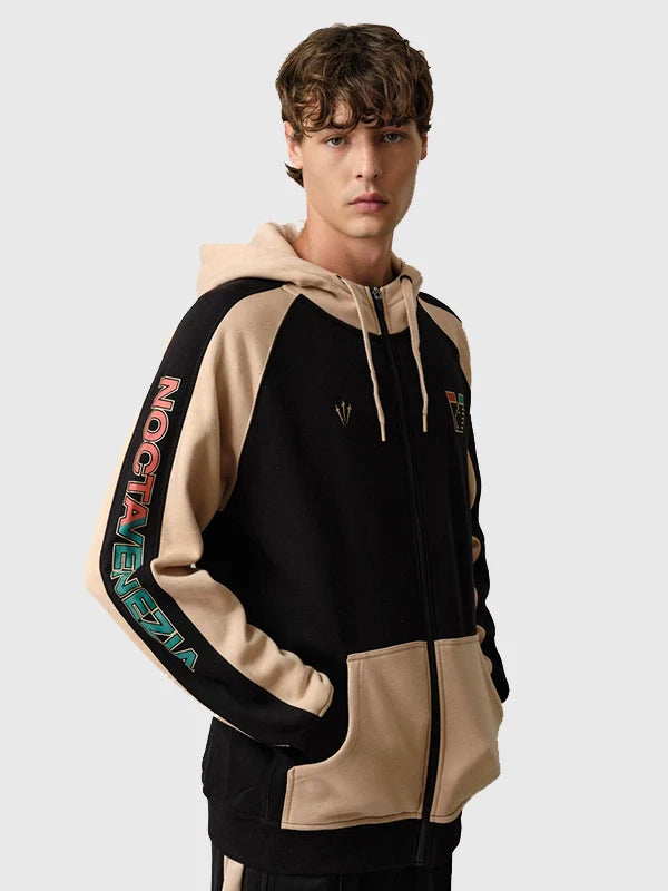 Nocta x Venezia FC Urban Hoodie Hoodie unisex detail view 5 | Dash Racegear — Beige Nike Nocta x Venezia 25/26 fleece hoodie, unisex fit with full zip, ideal for everyday layering.