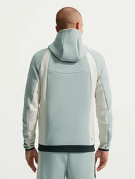 Nike Tech Fleece Colorblock Windrunner Jacket Jacket unisex detail view 2 | Dash Racegear — Unisex Nike Tech Fleece Windrunner jacket in colorblock design, full-zip build for lightweight warmth on active days
