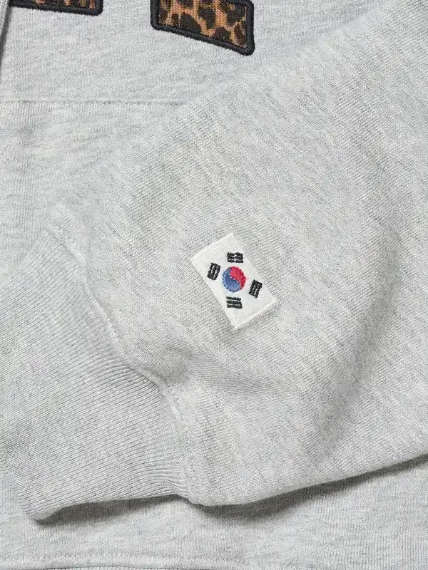 Gap x Katseye Yoonchae Hoodie Hoodie unisex detail view 4 | Dash Racegear — Yoonchae Gap x Katseye 2026 grey zip hoodie, oversized fit with cozy fabric for casual modern outfits.