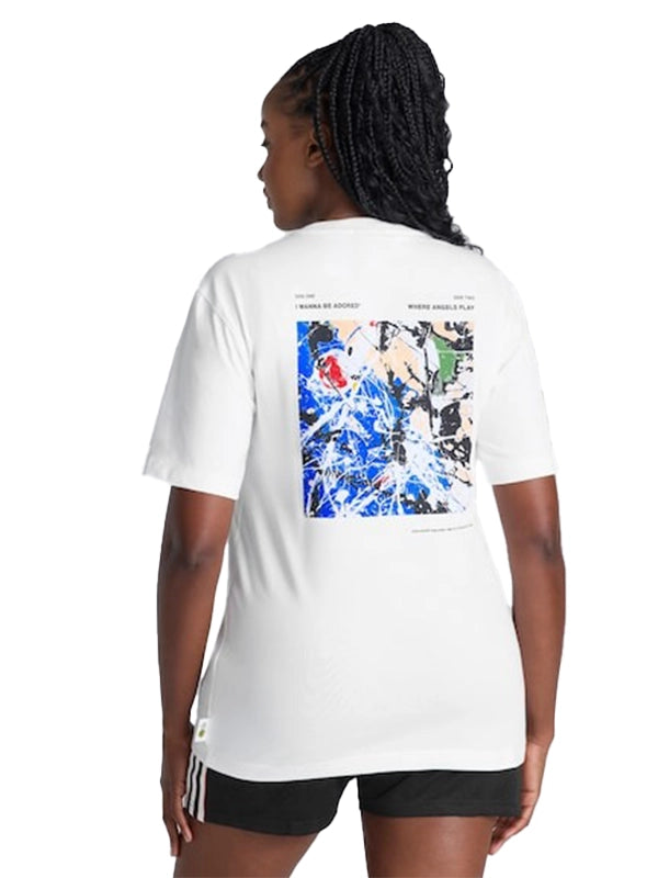 Manchester United x adidas Stone Roses T-Shirt Shirt unisex detail view 4 | Dash Racegear — Unisex Adidas Manchester United x Stone Roses 2026 T-Shirt in white, combining comfort with iconic football style.