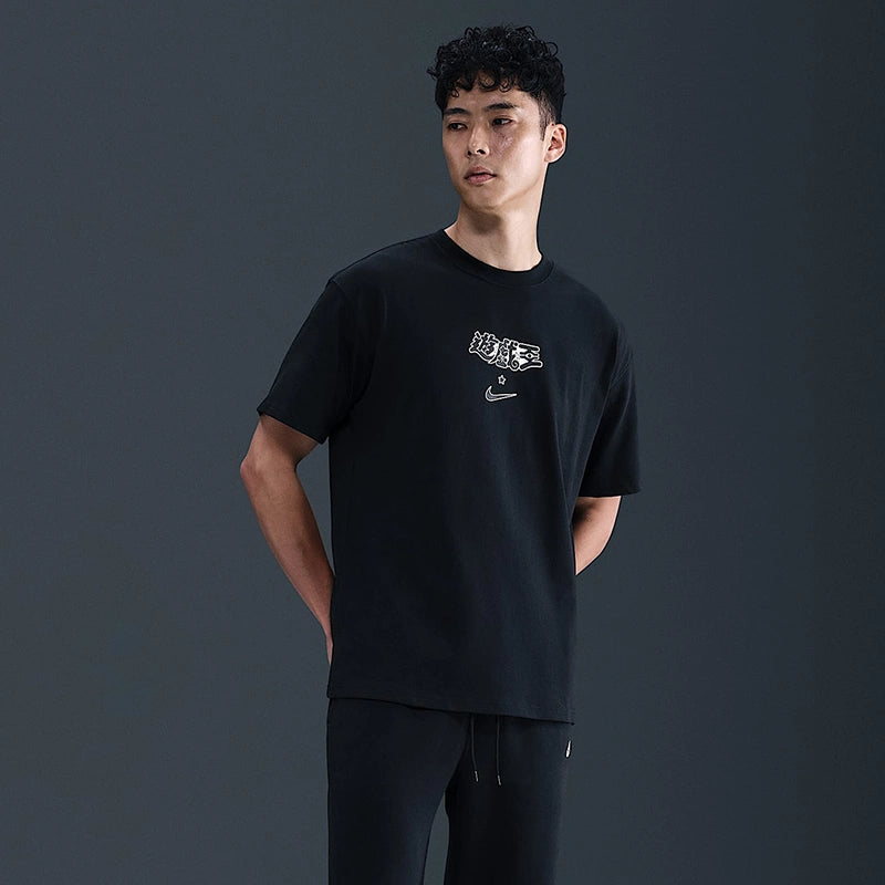 Nike Sportswear Solo Swoosh T-shirt Shirt unisex detail view 7 | Dash Racegear — Nike Sportswear Solo Swoosh T-Shirt