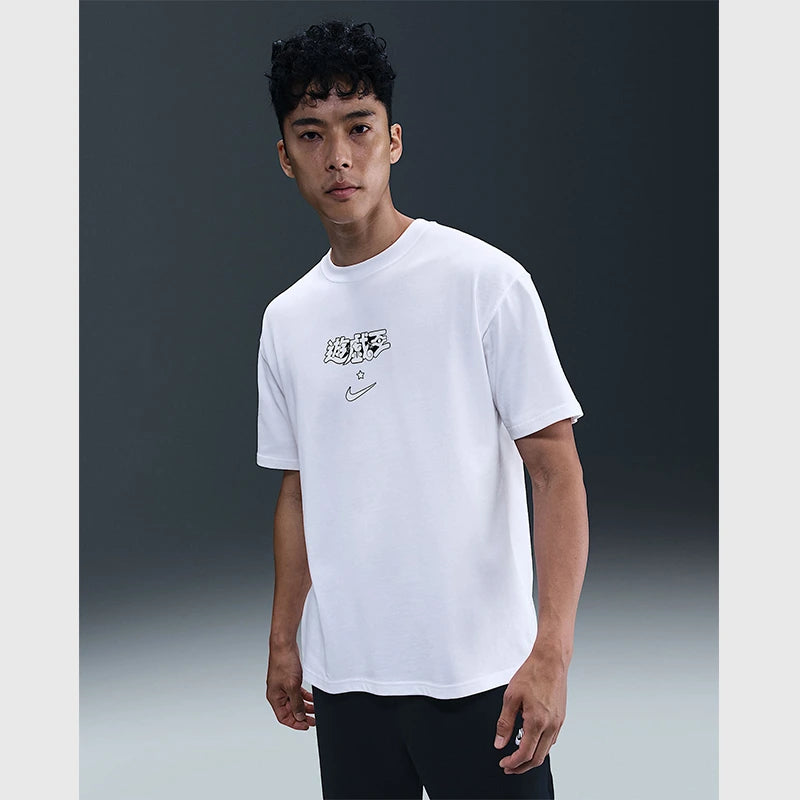 Nike Sportswear Solo Swoosh T-shirt Shirt unisex detail view 2 | Dash Racegear — Nike Sportswear Solo Swoosh Streetwear Tee
