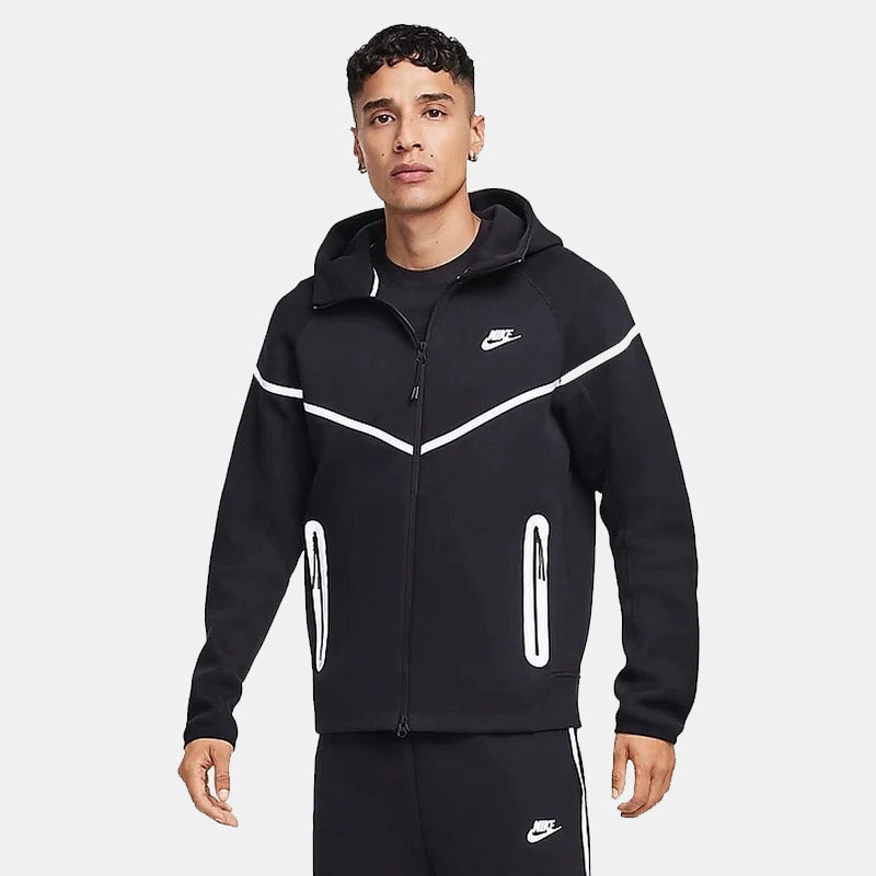 Nike Tech Windrunner Reflective Jacket Jacket unisex detail view 4 | Dash Racegear — Nike Tech Windrunner black reflective jacket, lightweight and versatile for sports or casual outings.