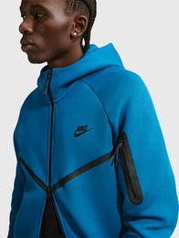 Nike Tech Windrunner Fleece Jacket Jacket unisex detail view 3 | Dash Racegear — Nike 2026 Tech Windrunner long zip fleece jacket, unisex sporty wear with soft warmth for everyday city and gym use