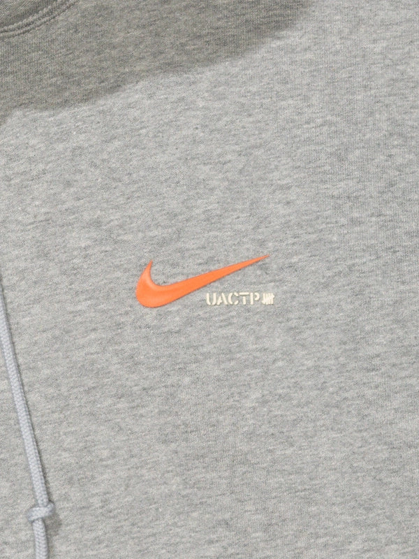 Undefeated UACTP x Nike Nrg Hoodie Hoodie unisex detail view 5 | Dash Racegear — A sleek hoodie in the UACTP 2026 NRG lineup, blending Nike performance design with Undefeated streetwear aesthetics.