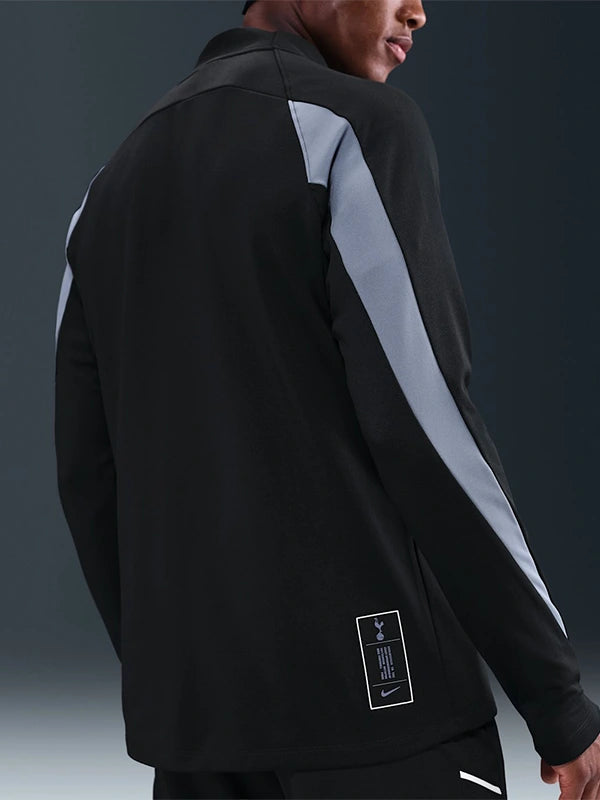 Tottenham Hotspur Academy Winter Warrior Half-Zip Jacket Jacket unisex detail view 4 | Dash Racegear — Nike Winter Warrior half-zip Football jacket for Tottenham Hotspur crafted with Therma-FIT fabric.