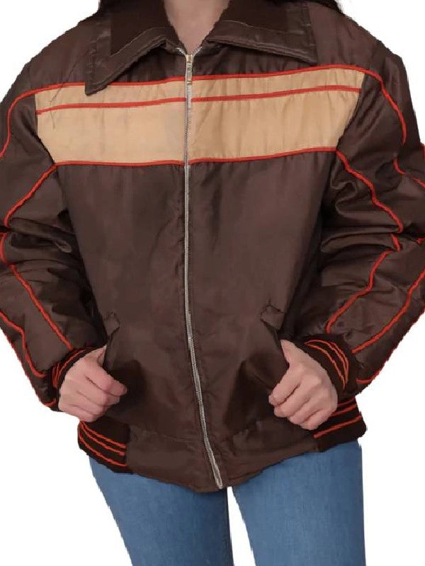 Palm Royale S02 Jason Canela Jacket Jacket unisex detail view 2 | Dash Racegear — Recreation Jason Canela Palm Royale season 2 puffer jacket in brown with a refined insulated finish