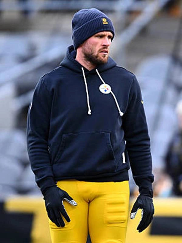 Pittsburgh Steelers 2025 Sideline Hoodie Hoodie unisex front product view | Dash Racegear — Black Pittsburgh Steelers 2025 Nike Sideline Pullover Hoodie with relaxed fit, ideal for dedicated Steelers fans.