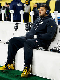 Pittsburgh Steelers 2025 Sideline Hoodie Hoodie unisex detail view 3 | Dash Racegear — Pittsburgh Steelers 2025 Nike Sideline Pullover Hoodie in black, cozy and durable for long football weekends.