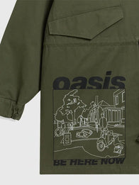 Carnival x Oasis Legendary Parka Jacket Jacket unisex detail view 4 | Dash Racegear — Green Legendary Carnival x Oasis 2026 jacket, lightweight parka with practical design for unisex wear.