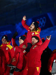 Winter Olympics 2026 Opening Ceremony Team Spain Jacket Jacket unisex detail view 5 | Dash Racegear — Show Olympic spirit in the Milano Cortina 2026 red Joma Sport anorak jacket for Team Spain supporters.
