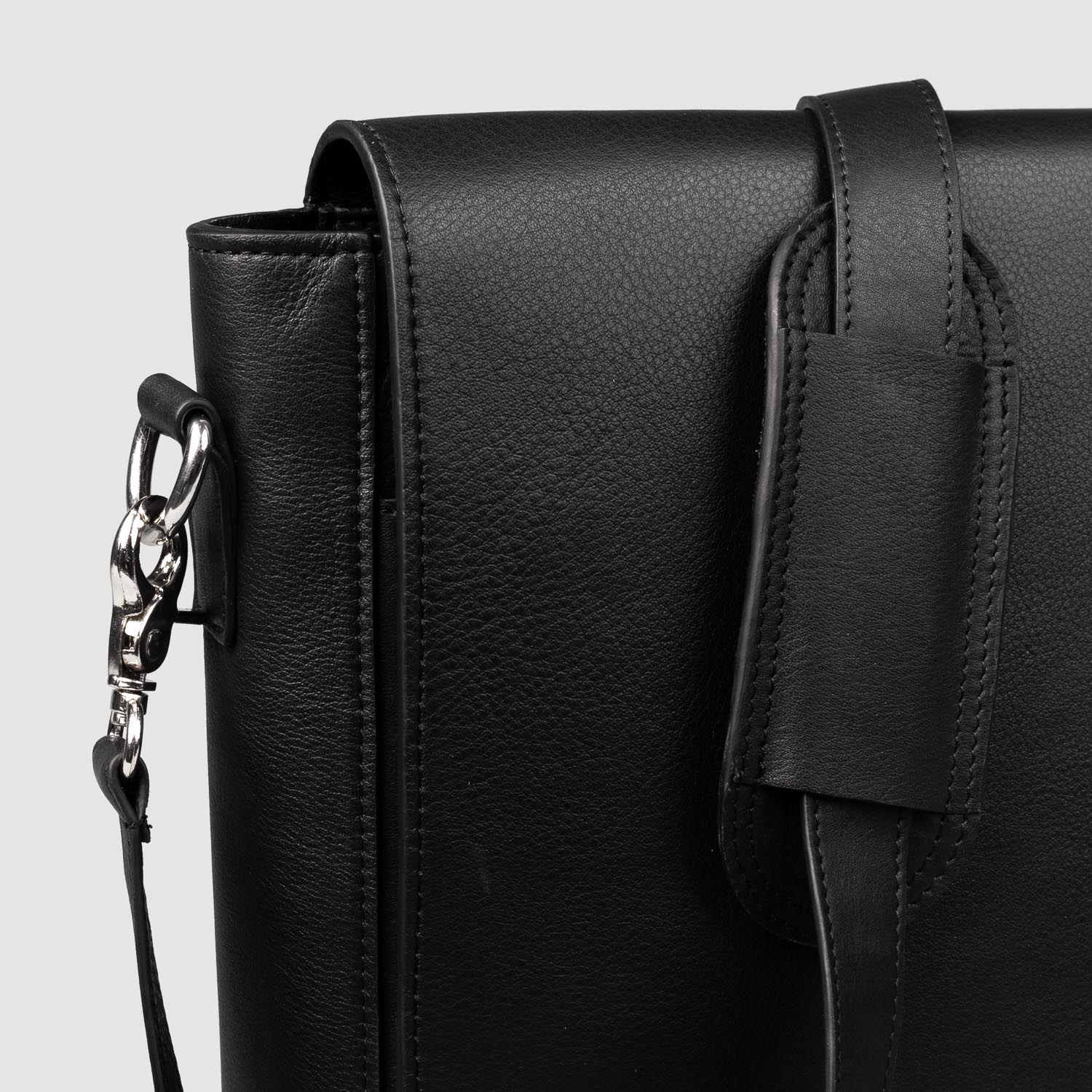 The Carismatico Black Leather Messenger Bag by Dash Racegear - men Leather Bag view 8