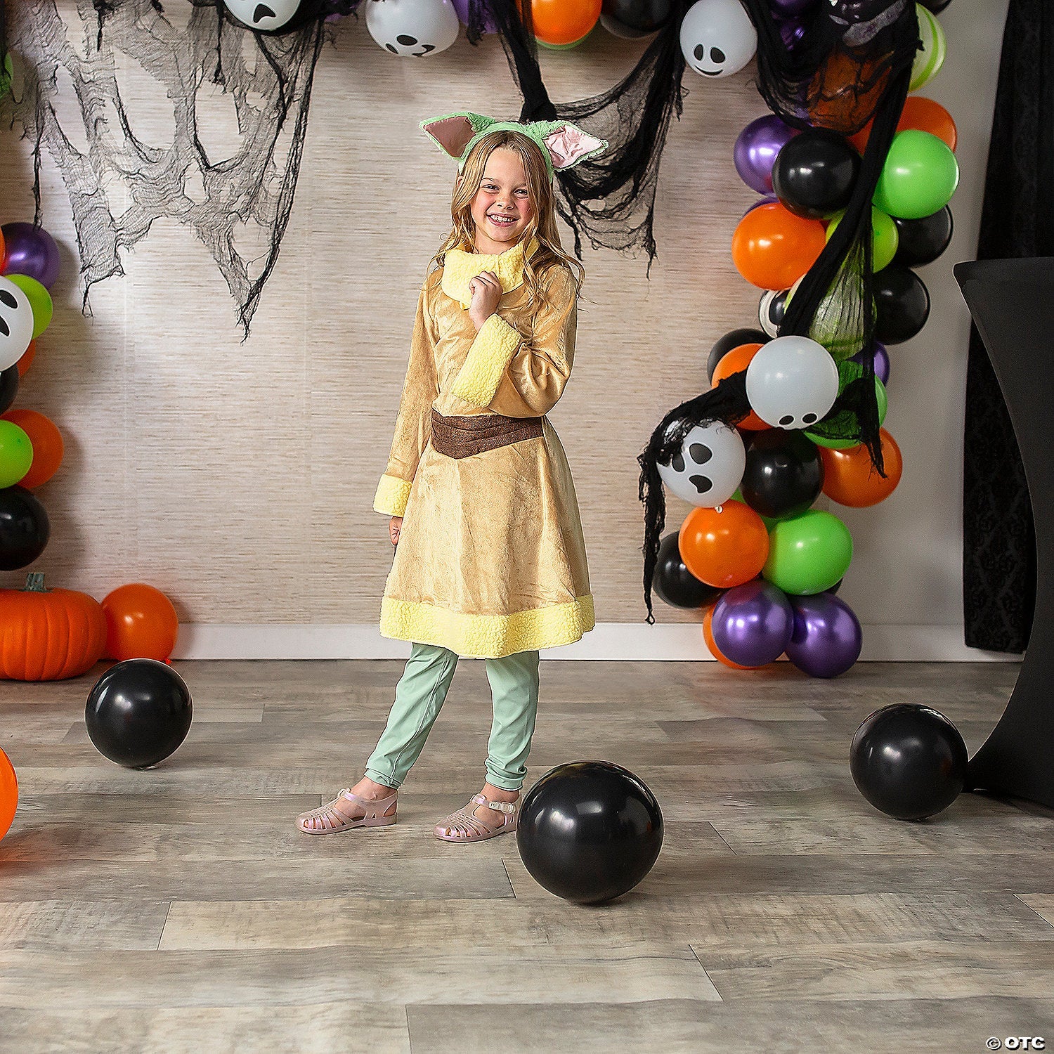 girls-star-wars-the-mandalorian-grogu-costume-medium-8-10_jwc0887md-a01.jpg